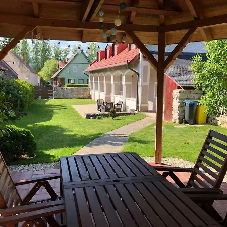 Apartman House Pécsely